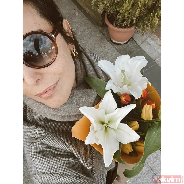 3 çocuk annesi Bergüzar Korel’den cesur paylaşım! Halit Ergenç’in eşi dekolteli beyaz mayosuyla şov yaptı: “Mankenleri aratmıyor” - 29