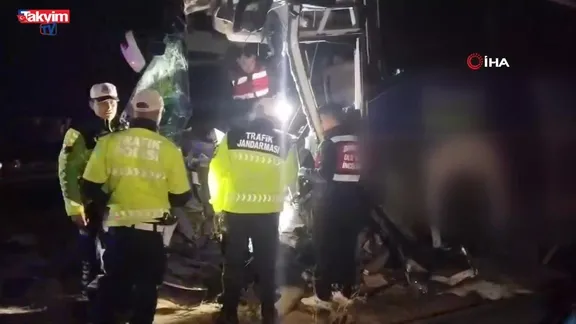 Denizli'deki feci kazada minibüs yolcu otobüsüyle çarpıştı: 1 ölü 13 yaralı!