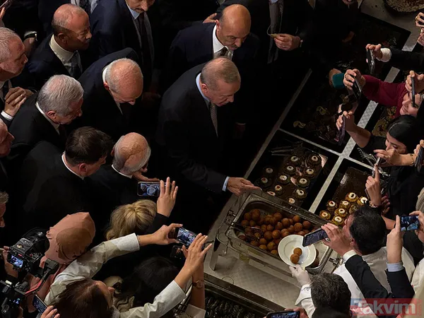 TBMM'de renkli anlar! Önce açılış sonra resepsiyon... Başkan Erdoğan'dan "biriz beraberiz" mesajı: Tek tek tokalaştı - 22