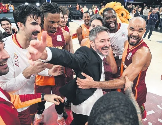 Aslan derbide farklı güldü!