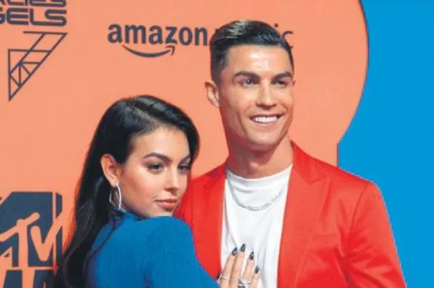 Cristiano Ronaldo 238 milyon takipçili Instagram hesabı sayesinde adeta para basıyor!
