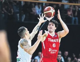 12 Adam İtalya önünde