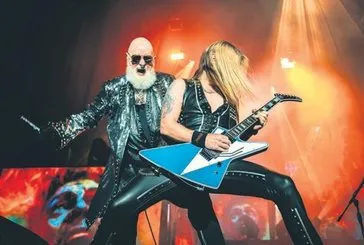 Judas Priest, fırtına gibi esti, sahneye Harley-Davidson motosikletinin üzerinde indi!