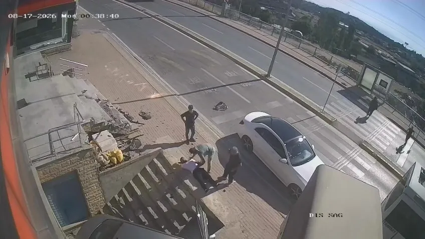 1787080699010.jpeg Kocaeli'de facianın eşiğinden dönüldü! Otomobil merdiven boşluğuna uçtu-2