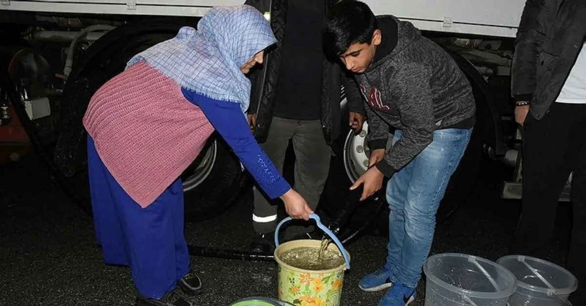 Izmir Deki Su Kesintisi Vatandasi Perisan Etti Izmir I Sel Goturuyor Musluklardan Su Akmiyor Takvim