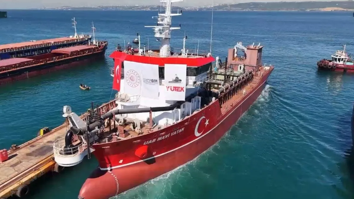 Türk tersanelerinde bir ilk: Emici tarama gemisi UAB Mavi Vatan denizle buluştu