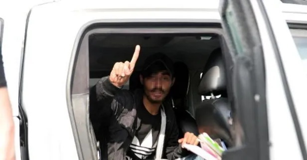 Adana’da trafik ışıklarında cam silip sürücülerden para isteyen 80 kişiye para cezası