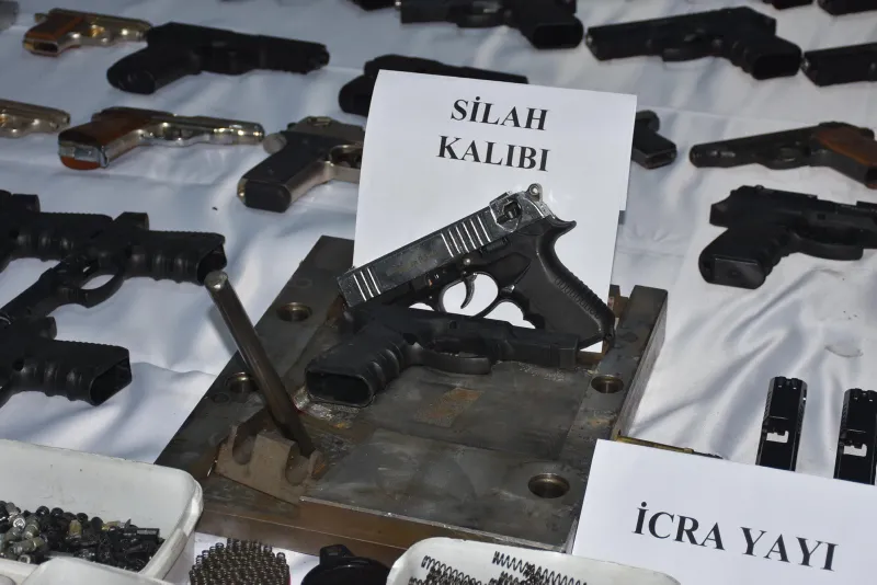 İzmir'de kaçak silah üreten şebekeye operasyon - 14