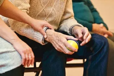 Alzheimer ağızda saklı