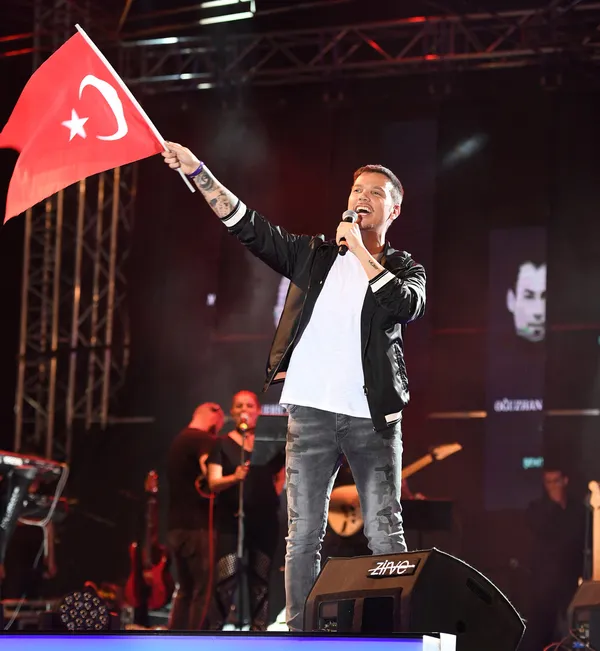 ‘O şarkım, Türk milletinin askerine seslenişidir’-1