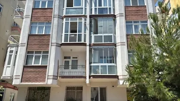 Samsun'da kötü koku ihbarı üzerine girilen evde acı gerçek ortaya çıktı: Zihinsel engelli kadının, hayatını kaybeden ablasının cansız bedeniyle tam bir hafta boyunca aynı evde yaşadığı belirlendi