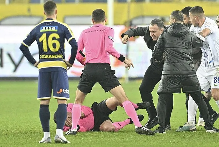 Dış basında Halil Umut Meler’e yapılan saldırı manşetlere taşındı: "Alışılmadık, utanç verici"-9