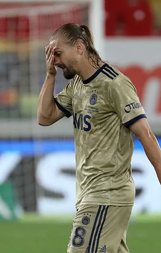 Caner Erkin Fenerbahçe'yi yaktı! Emre Belözoğlu şoke oldu