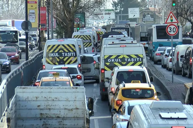 Hafta sonu kısıtlamasına saatler kala İstanbul'da trafik resmen durdu! Bu yollara dikkat!