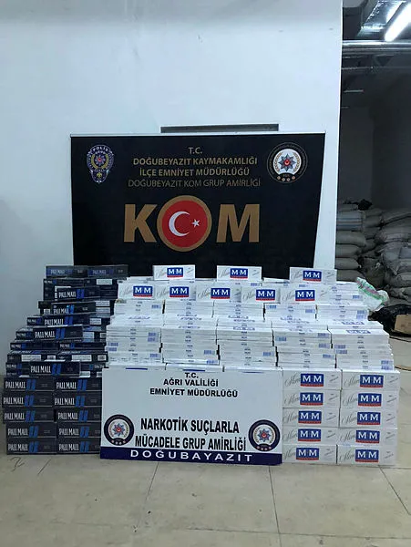 agrida-kacakcilara-darbe-binlerce-paket-sigara-ele-gecirildi-1581417848892.jpg Ağrı'da kaçakçılara darbe! Binlerce paket sigara ele geçirildi-1