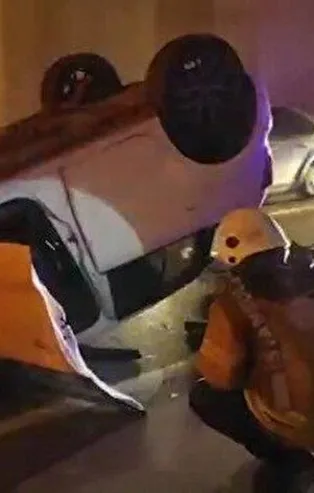 Ümraniye'de makas atma faciası! Makas atarak ilerleyen otomobil ticari araçla çarpıştı: 8 yaralı