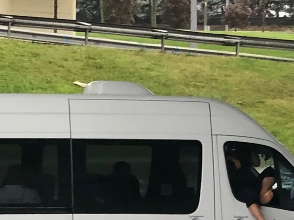 İstanbul Edirnekapı'da yağış nedeniyle araçta mahsur kaldı-2