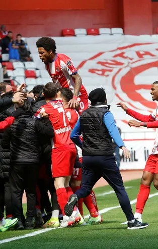 Antalyaspor GZT Giresunspor'u farklı yendi