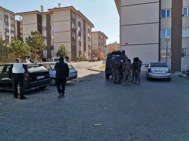 Kayseri'de ortalık karıştı: Komşulara tüfek gösterip kız arkadaşının evine girdi! PÖH devrede...-2