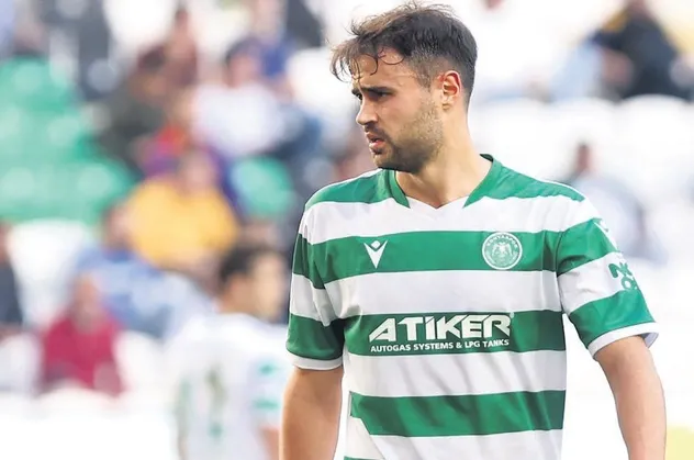 Konyaspor’un 27 yaşındaki stoperi Ahmet Çalık trafik kazasında hayatını kaybetti