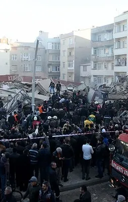 İstanbul Zeytinburnu'nda bina çöktü!