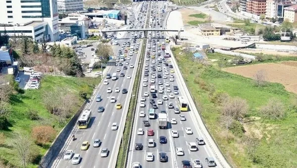Son dakika: 3 günlük sokağa çıkma kısıtlaması öncesinde İstanbul'da trafik kilit! Trafik yoğunluğu yüzde 69!-3