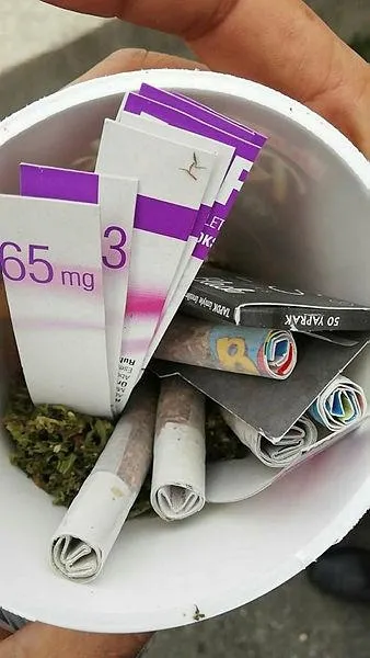 Narkotik köpeği kokuyu aldı! Çikolata kutusundan uyuşturucu çıktı