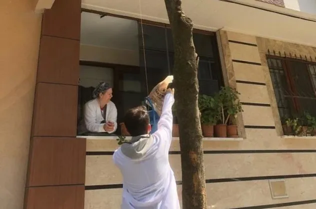 Son dakika: Vefa grupları ev ev ekmek dağıtımına başladı