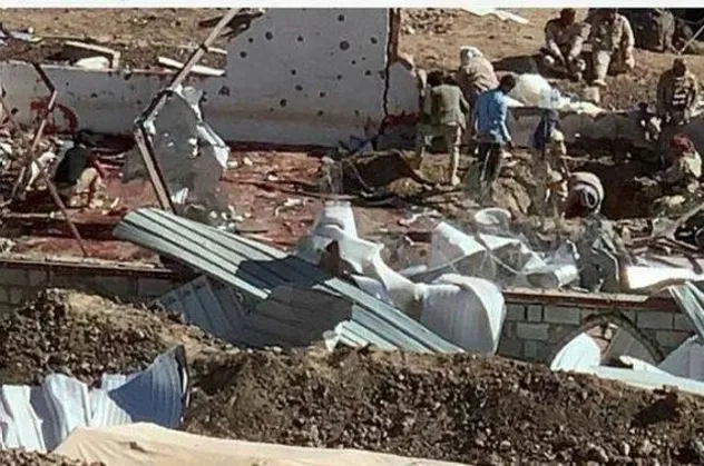 Yemen'de askeri kampa hava saldırısı: 87 ölü