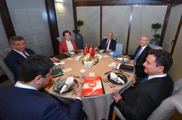 6'lı masada aday depremi: Kemal Kılıçdaroğlu'nun beklediği toplantı ertelendi