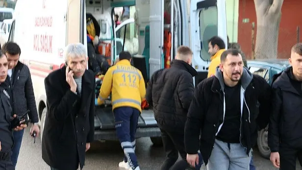 edirnede-amator-ligde-meydana-gelen-kavgada-6-kisi-gozaltina-alindi-taraftarlarin-uzerinden-satir-ve-bicak-cik-1670786979006.jpeg Edirne'de amatör ligde meydana gelen kavgada 6 kişi gözaltına alındı! Taraftarların üzerinden satır ve bıçak çıktı-5