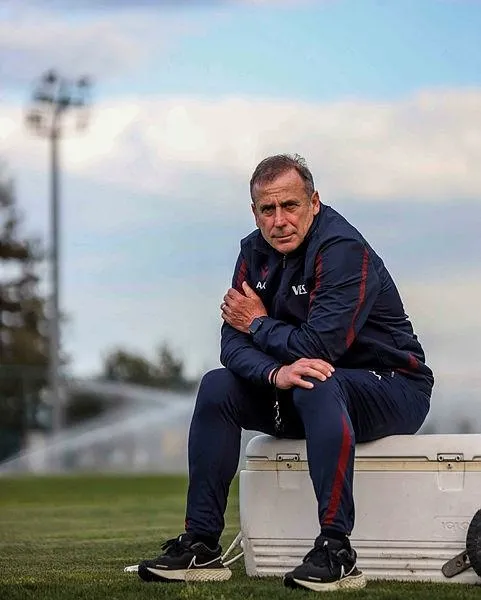 sampiyonluk-heyecani-dorukta-trabzonspor-teknik-direktoru-abdullah-avci-burada-muhtesem-bir-atmosfer-var-1651338118300.jpeg Şampiyonluk heyecanı dorukta! Trabzonspor Teknik Direktörü Abdullah Avcı: "Burada muhteşem bir atmosfer var"-2