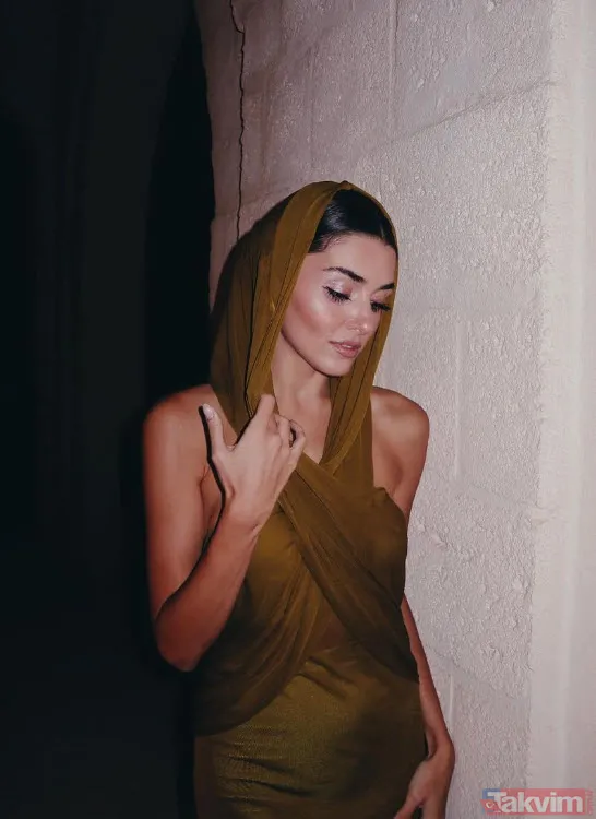 Bunlar nasıl paralar! Hande Erçel'in derin göğüs dekolteli elbisenin fiyatı akıl alır gibi değil! Hakan Sabancı'nın sevgilisi Hande... - 5