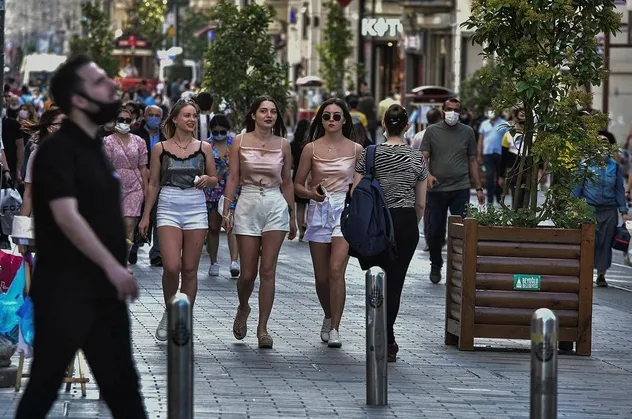 Yeni vaka sayısı düşmüyor! Uzmanlardan "salgında ikinci dalga" uyarısı