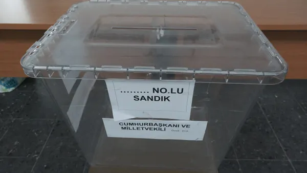 yurt-disinda-sandiklar-kuruldu-2-tur-icin-oy-verme-islemi-basliyor-1684483008616.jpg