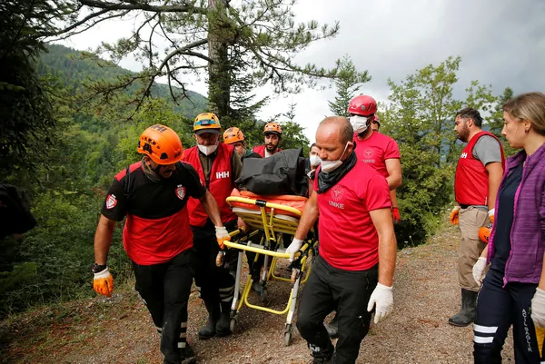 kastamonudaki-sel-felaketinde-kucuk-kizi-kurtaran-kahraman-ertugrulun-hayatini-kaybettigi-ortaya-cikti-1628947577360.jpg Kastamonu'daki sel felaketinde küçük kızı kurtaran kahraman Ertuğrul'un hayatını kaybettiği ortaya çıktı-4
