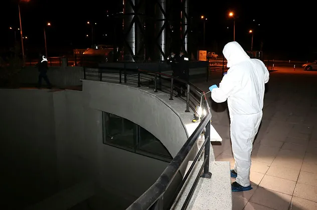 Hastaneden kaçmaya çalışan koronavirüs hastası ağır yaralandı