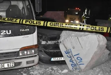 Konya'da feci kaza! mermer yüklü TIR, ışıkta bekleyen araçlara çarpıp devrildi: 5 yaralı