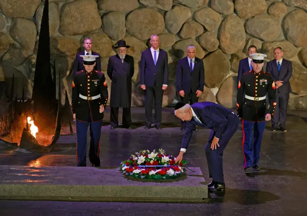 abd-baskani-biden-israil-ziyaretinde-holokost-anma-merkezini-ziyaret-etti-1657752236351.jpg ABD Başkanı Biden, İsrail ziyaretinde Holokost Anma Merkezi'ni ziyaret etti-2