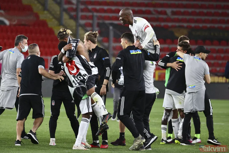 Süper Lig'de tarihi akşam! 2020-2021 sezonunu şampiyonu Beşiktaş oldu