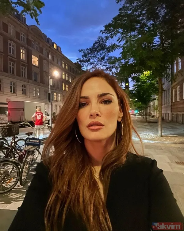 45 yaşındaki Mine Tugay’dan kırmızı bikinili havuz pozu! En doğal haliyle sosyal medyada paylaştı! - 6