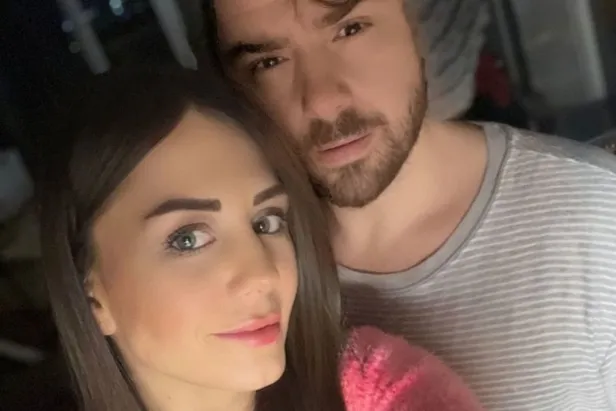 gokhan-akar-kimdir-kac-yasinda-masterchef-turkiye-yarismacisi-pelin-zamanin-sevgilisi-gokhan-akar-nereli-1636034270025.jpg MasterChef Türkiye yarışmacısı Pelin Zaman'ın sevgilisi Gökhan Akar nereli? Gökhan Akar kimdir, kaç yaşında? Şarkıları ve albümleri...-4