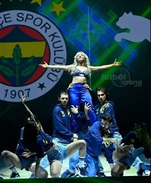 fenerbahce-forma-lansmaninda-ece-seckin-sahne-aldi-unluler-gecidi-yasandi-sarp-akkaya-afra-saracoglu-sarp-can-1658247448868.jpg Fenerbahçe forma lansmanında Ece Seçkin sahne aldı! Ünlüler geçidi yaşandı! Sarp Akkaya, Afra Saraçoğlu, Sarp Can Köroğlu...-7