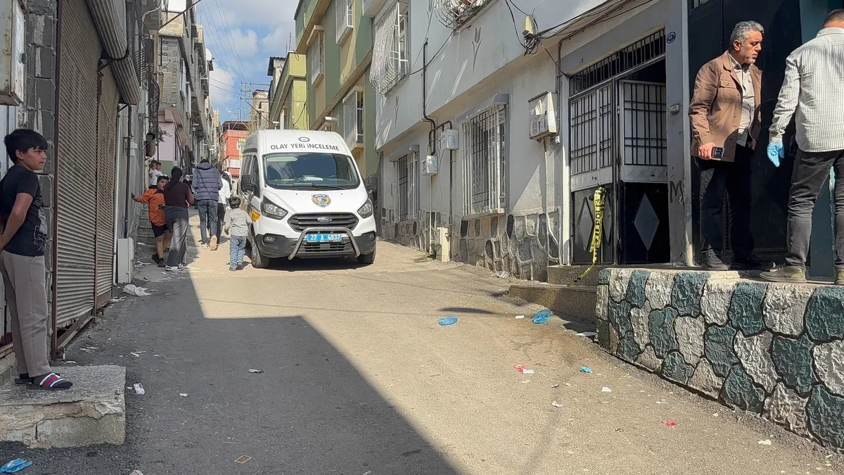 sosyal-medya-fenomeni-cin-aliyi-olduren-kizi-tutuklandi-1777136742552.jpeg Sosyal medya fenomeni “Cin Ali”yi öldüren kızı tutuklandı-2