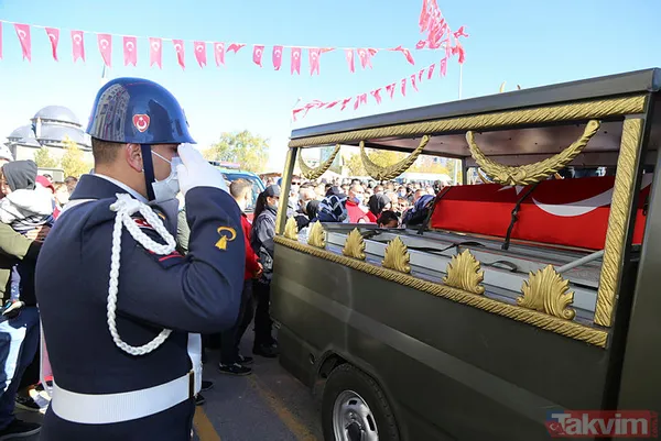 Tunceli'de PKK ile çıkan çatışmada şehit olan asker Burak Tortumlu, Erzurum’da son yolculuğuna uğurlandı - 21