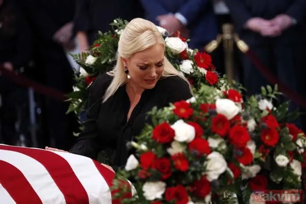 ABD'li Senatör McCain için Kongre'de tören düzenlendi - 10