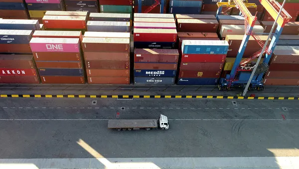 ihracattaki-rekorlar-sonrasi-mersin-uluslararasi-limani-kapasitesini-artiriyor-artik-dunyanin-en-buyukleri-gelecek-1638866171357.jpg İhracattaki rekorlar sonrası Mersin Uluslararası Limanı kapasitesini artırıyor! Artık dünyanın en büyükleri gelecek-3