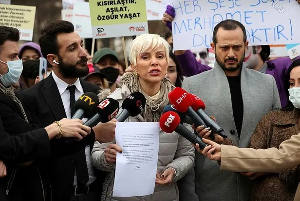 istanbul-besiktasta-sokak-kopekleri-icin-eylem-yaptilar-1640721882184.jpeg İstanbul Beşiktaş'ta sokak köpekleri için eylem yaptılar!-3