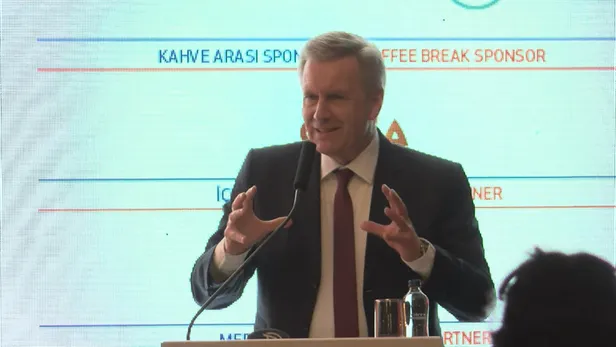 TÜSİAD'ın konferansında çeviri krizi! Almanya eski Cumhurbaşkanı Christian Wulff kürsüden indi-4