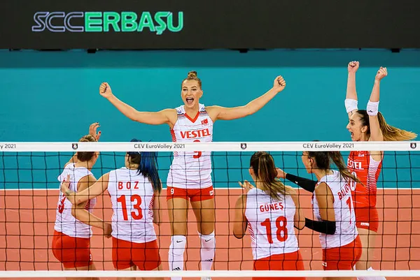 filenin-sultanlari-doldu-dizgin-avrupa-sampiyonasi-d-grubu-3-macinda-isveci-3-0la-gectiler-1629651893245.jpg Filenin Sultanları doldu dizgin! Avrupa Şampiyonası D Grubu 3. maçında İsveç'i 3-0'la geçtiler-7